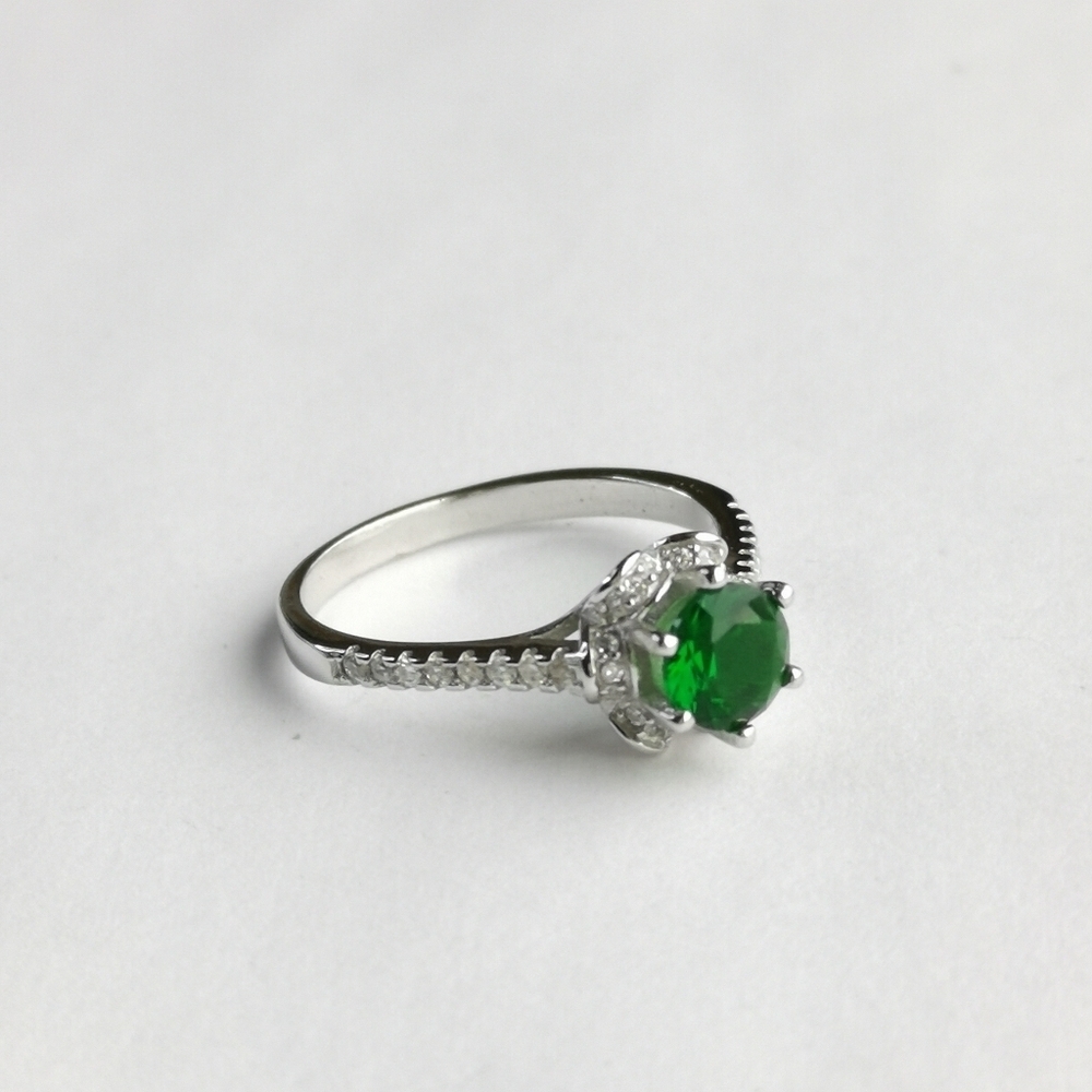 Emerald CZ cocktail ring 14k white gold size 8 - Picture 7 of 7